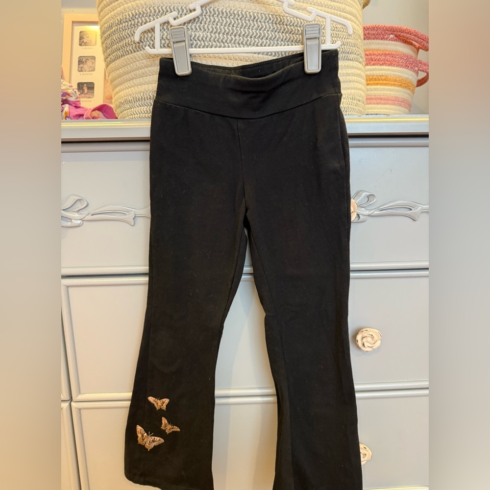 Gap Kids Flare Black Leggins with Butterfly at bottom Size Xs (4-5) Never worn